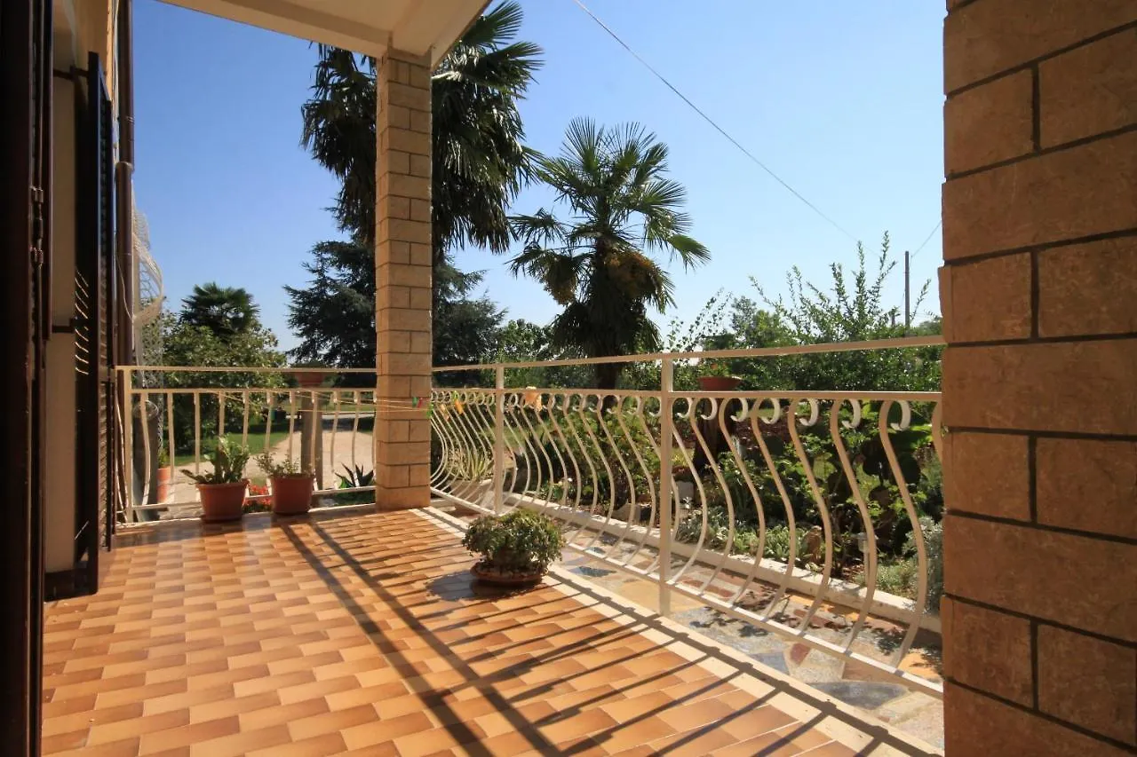 סבודרייה Apartment Basanija 7149B